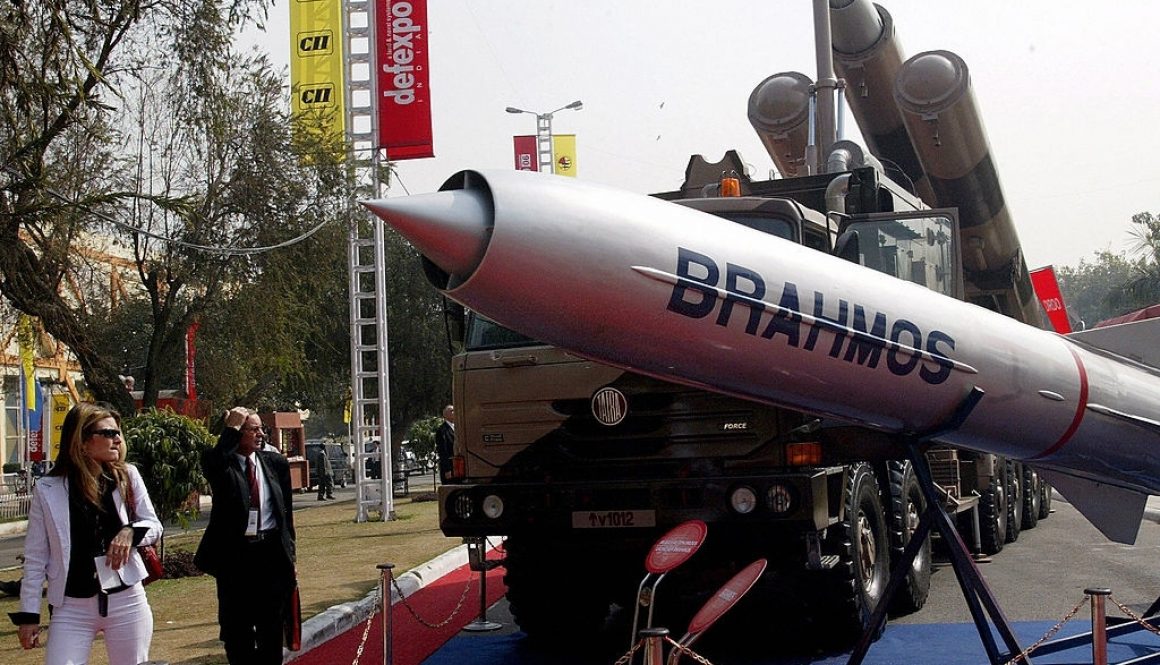 New Delhi, INDIA: Foreign delegates look at a Brahmos missile on display during the Fourth Defence Expo in New Delhi, 31 January 2006. The Expo jointly organised by the Ministry of Defence and Confederation of Indian Industry will see as many as 420 companies from 39 countries taking part and will be held in the Indian capital from 31 January to 03 February 2006. AFP PHOTO/RAVEENDRAN (Photo credit should read RAVEENDRAN/AFP via Getty Images)