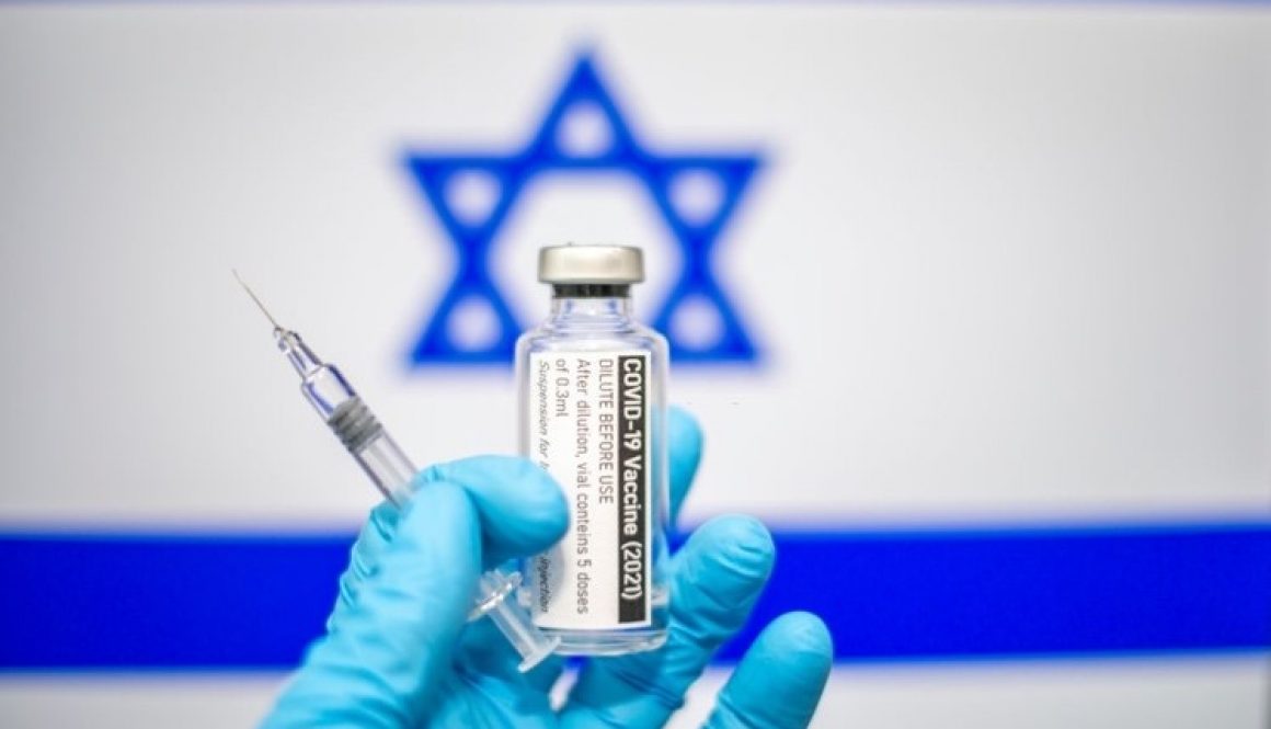 Vaksin Covid-19 dengan jarum suntik dan gambar bendera Israel di latar belakang, Coronavirus SARS-CoV-2, vaksinasi (Stok Foto Getty Image)