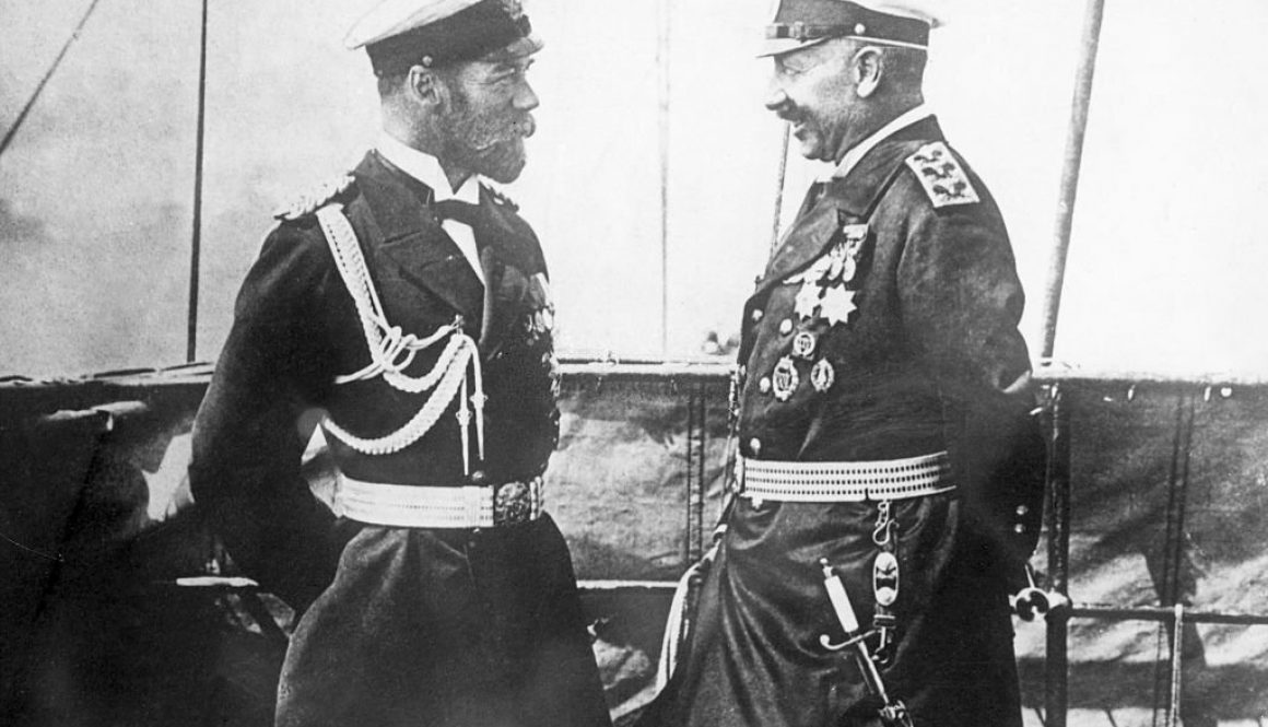 Foto pinggang ke atas menunjukkan pertemuan Tsar Nicholas II dan Kaiser Wilhelm II sebelum dimulainya Perang Dunia I. Tidak bertanggal. (Foto melalui Getty Images)