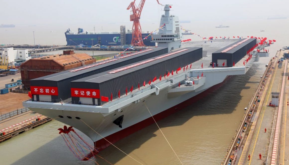 Pandangan umum tentang upacara peluncuran kapal induk ketiga China, Fujian, dinamai Provinsi Fujian, di Galangan Kapal Jiangnan, anak perusahaan China State Shipbuilding Corporation (CSSC), pada 17 Juni 2022 di Shanghai, China. (Foto oleh Li Tang/VCG via Getty Images)
