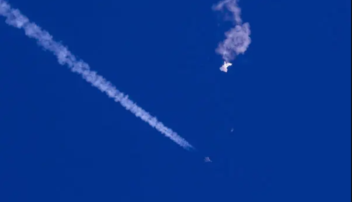 Balon Udara China yang ditembak oleh militer AS (Photo by Chad Fish via Associated Press)