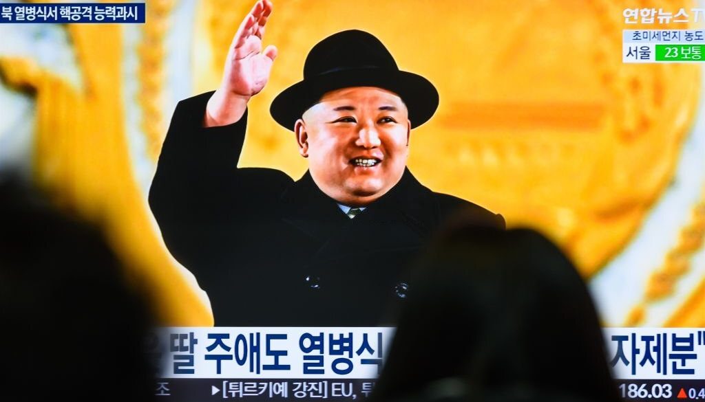 Pemimpinnya Kim Jong-un menghadiri acara malam hari, yang diadakan 8 Februari, bersama dengan istrinya, Ri Sol-ju, dan anak keduanya, Ju-ae, menurut Kantor Berita Pusat Korea (KCNA). (Foto oleh Kim Jae-Hwan/SOPA Images/LightRocket via Getty Images)