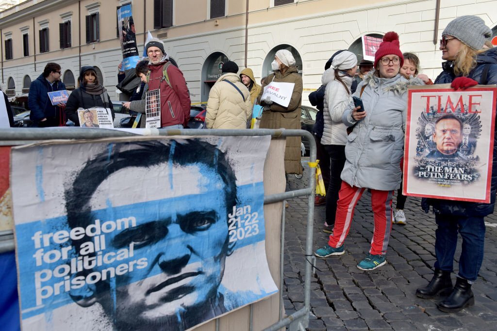 ROME, ITALY - JANUARY 21: Activists of the Russian community in Italy demonstrate in Piazza Santi Apostoli for the freedom of Alexei Navalny and all Russian political prisoners. on January 21, 2023 in Rome, Italy. On January 21 - 23 worldwide demonstrations entitled "Freedom of Alexei Navalny and all Russian political prisoners" will take place. Global rallies, organized by numerous Russian communities promoting democratic and anti-war values, are taking place in more than 70 cities in over 30 countries. In Italy the demonstrations are held in Rome and Milan. (Photo by Simona Granati - Corbis/Corbis via Getty Images)