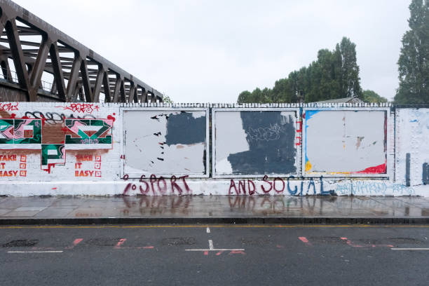 Tembok grafiti di Brick Lane, London telah dicat ulang setelah berbagai rangkaian grafiti Cina muncul di sana. (Kredit foto harus membaca Matthew Chattle/Future Publishing via Getty Images)