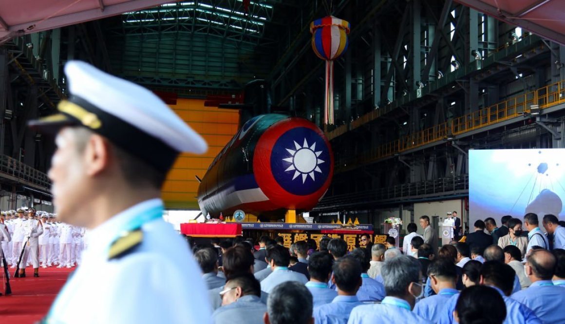 Kapal selam Hai Kun Angkatan Laut Taiwan diluncurkan dalam sebuah acara di galangan kapal CSBC Corp. di Kaohsiung, Taiwan (Fotografer: I-Hwa Cheng/Bloomberg via Getty Images)