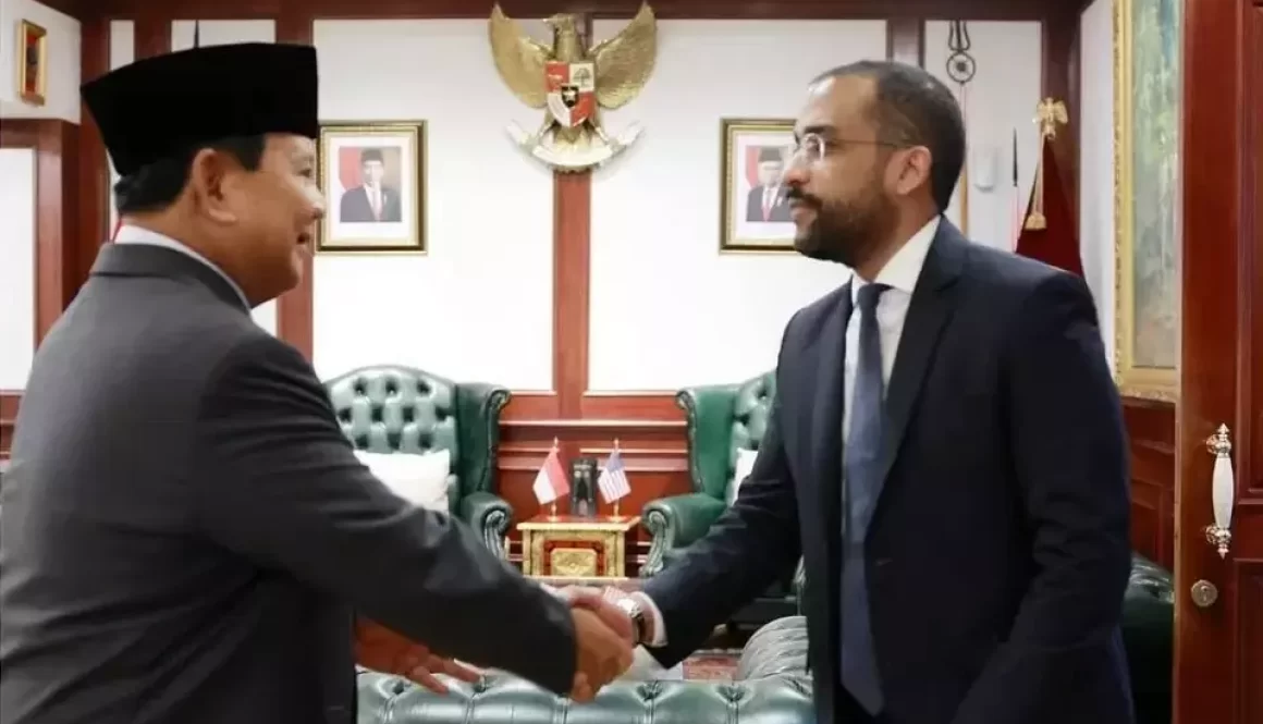 Defense Minister Prabowo Subianto, left, receives a visit by US Ambassador to ASEAN Yohannes Abraham at his office in Jakarta, Thursday, March 14, 2024. (Handout)
