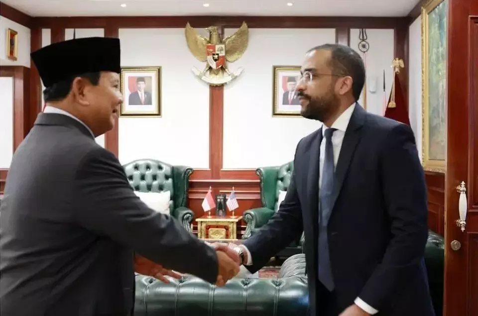Defense Minister Prabowo Subianto, left, receives a visit by US Ambassador to ASEAN Yohannes Abraham at his office in Jakarta, Thursday, March 14, 2024. (Handout)