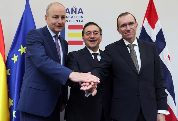 Spanish, Norwegian and Irish foreign ministers gesture after a press conference in Brussels, Belgium May 27, 2024. PHOTO: REUTERS