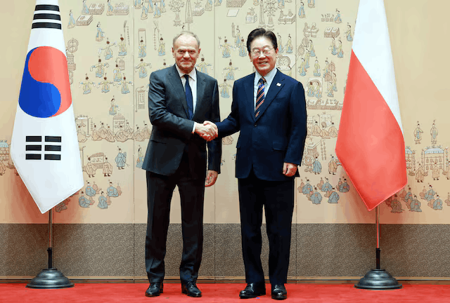 Polish Prime Minister Donald Tusk and South Korean President Lee Jae Myung pose for photographs before their meeting at the Presidential Blue House in Seoul, South Korea, April 13, 2026.
