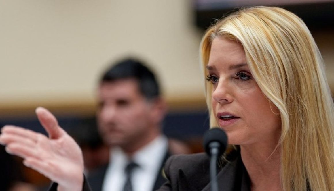 Trump Copot Jaksa Agung Pam Bondi, Dipicu Kontroversi Kasus Epstein