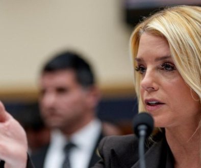 Trump Copot Jaksa Agung Pam Bondi, Dipicu Kontroversi Kasus Epstein